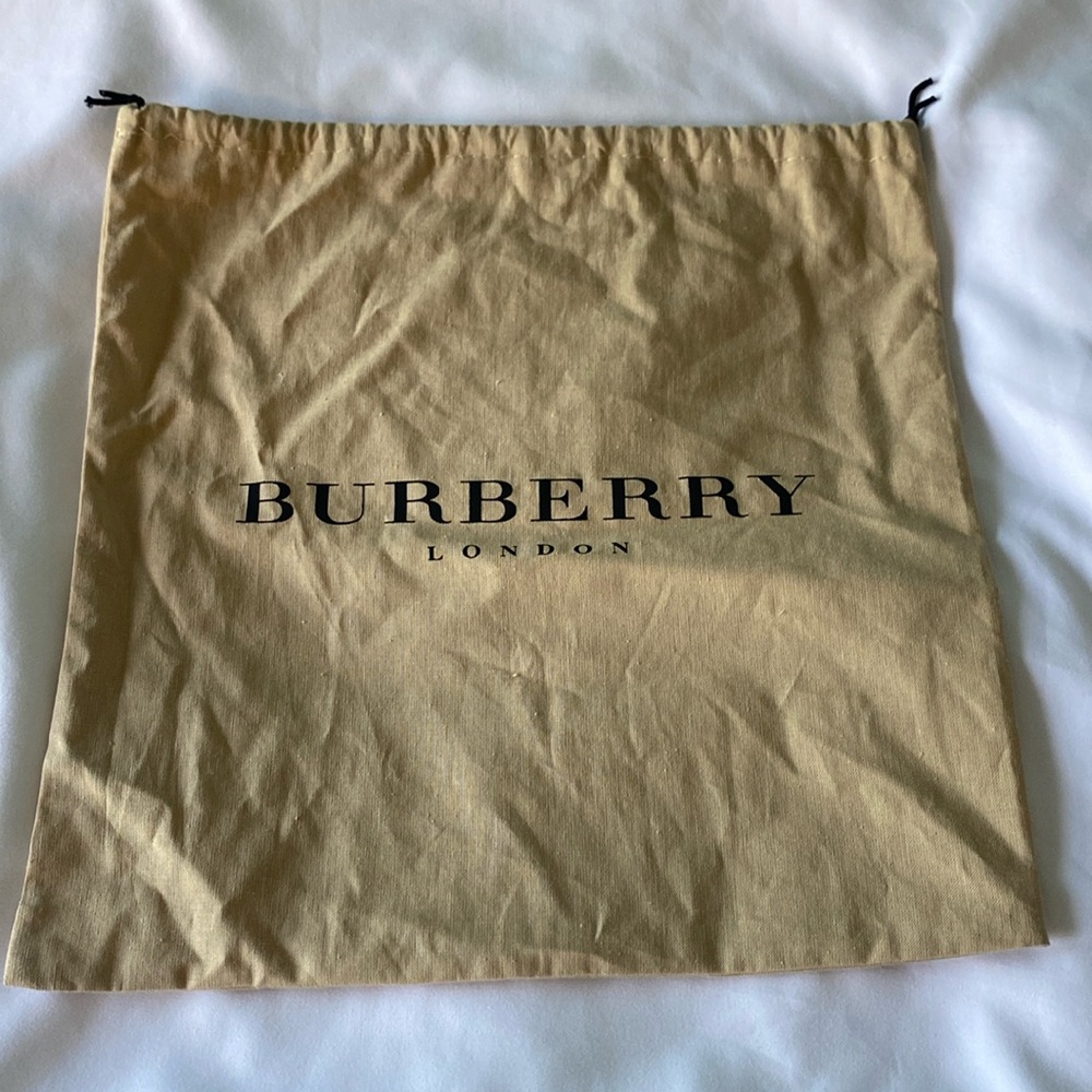 Burberry Small Dust Bag in Cream